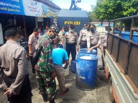 PENDISTRIBUSIAN DISINFEKTAN UNTUK WARGA MASYARAKAT DESA SEMANU OLEH POLRES GUNUNGKIDUL